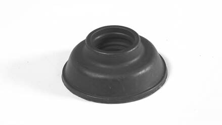 Spark-plug cap rubber flange